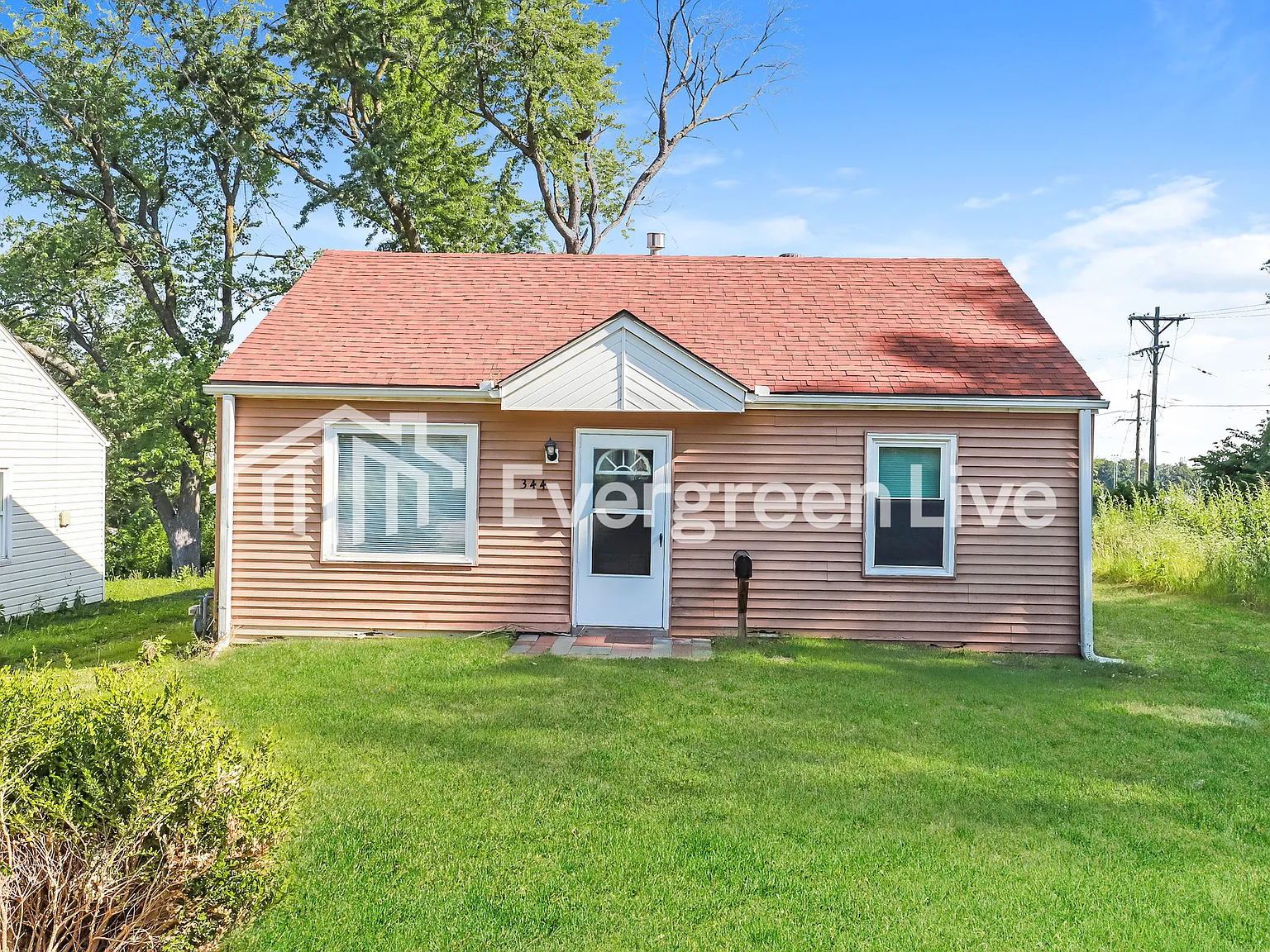 3 bed, 1.0 bath, 1080 sqft, $1,295 — Photo 1