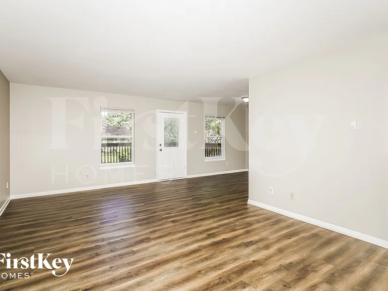 16773 Lowell Dr — Photo 2