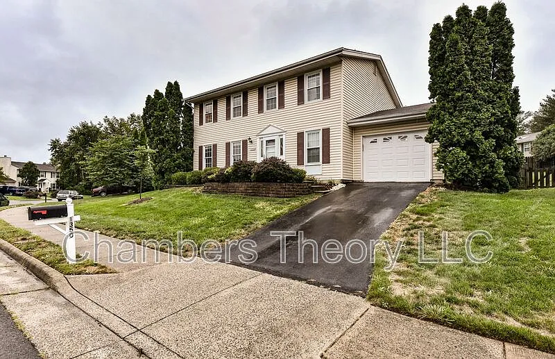 4 bed, 2.5 bath, 1836 sqft, $3,400 — Photo 2