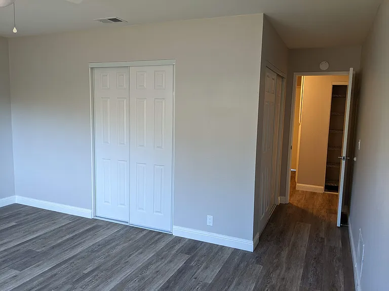 1146 Hudson Ct — Photo 24