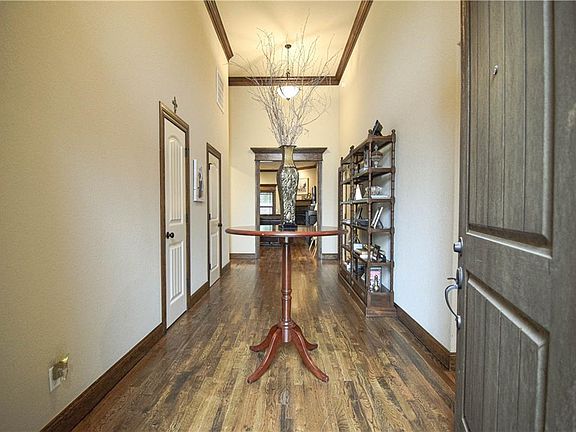 4th image of 1803 NE Steinbeck Dr