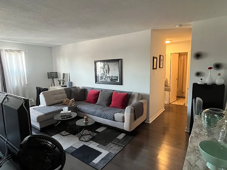 2485 Woking Cres #303 — Photo 7