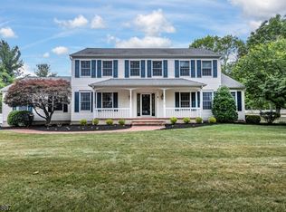 4 Kingswood Ct, Belle Mead, NJ 08502