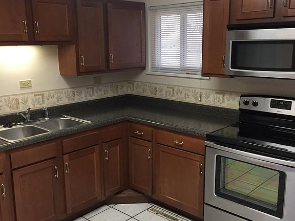 4th image of 624 Maple Hill Dr