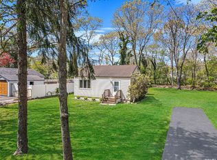 230 Orchid Dr, Mastic Beach, NY 11951