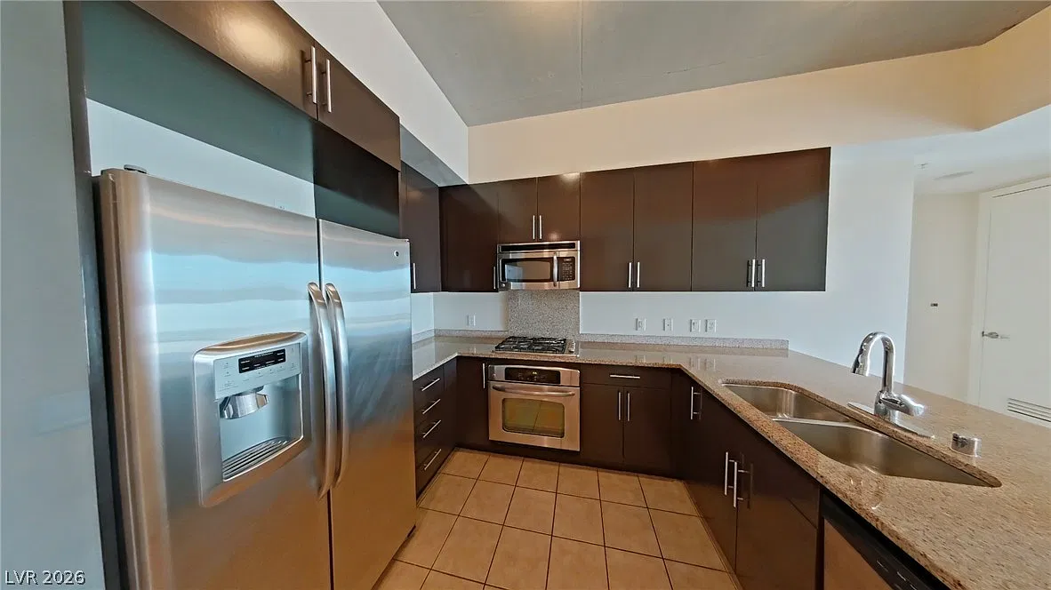 Studio, 2.0 bath, 1126 sqft, $1,750 — Photo 3