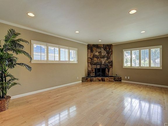 4th image of 9711 Live Oak Ave