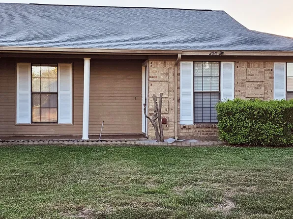 208 Cole St, Garland, TX 75040
