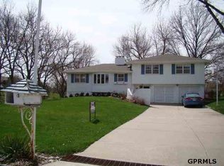 4707 Manchester Dr, Omaha, NE 68152