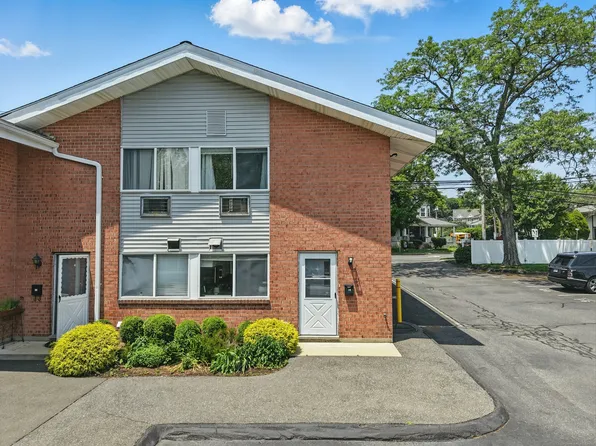 208 Flax Hill Road APT 10, Norwalk, CT 06854