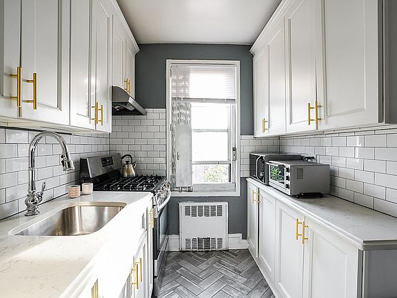 4th image of 3310 Avenue N #D