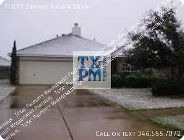 Charming 3 Bedroom 2 Bathroom Home in Settlers Village — Photo 2