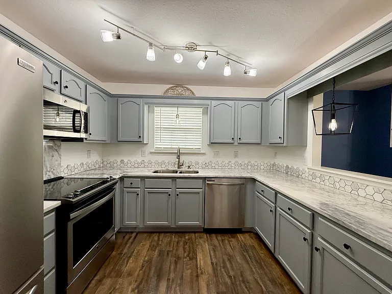 7114 Tyner Crossing Dr — Photo 5