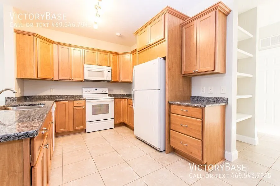 Creekside Apartments — Photo 3