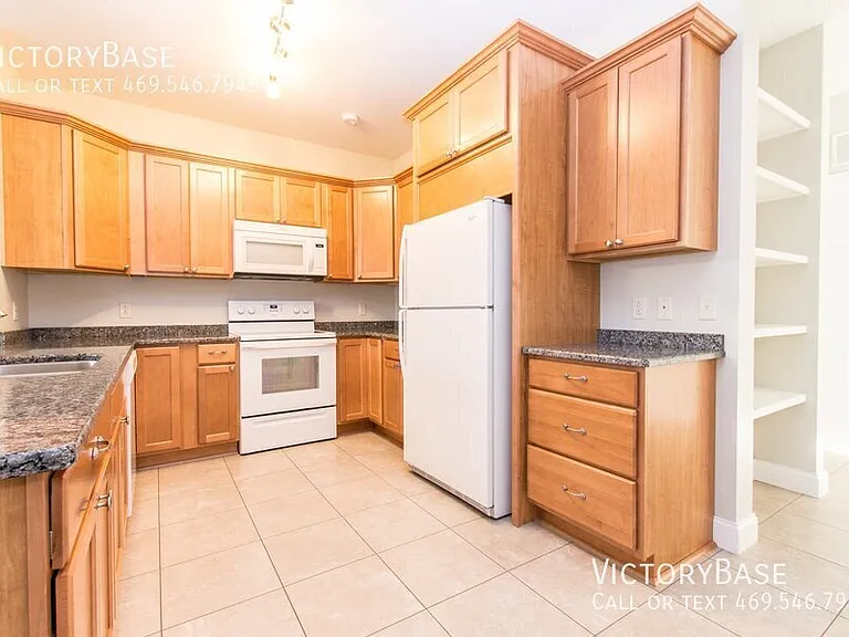 Creekside Apartments — Photo 3