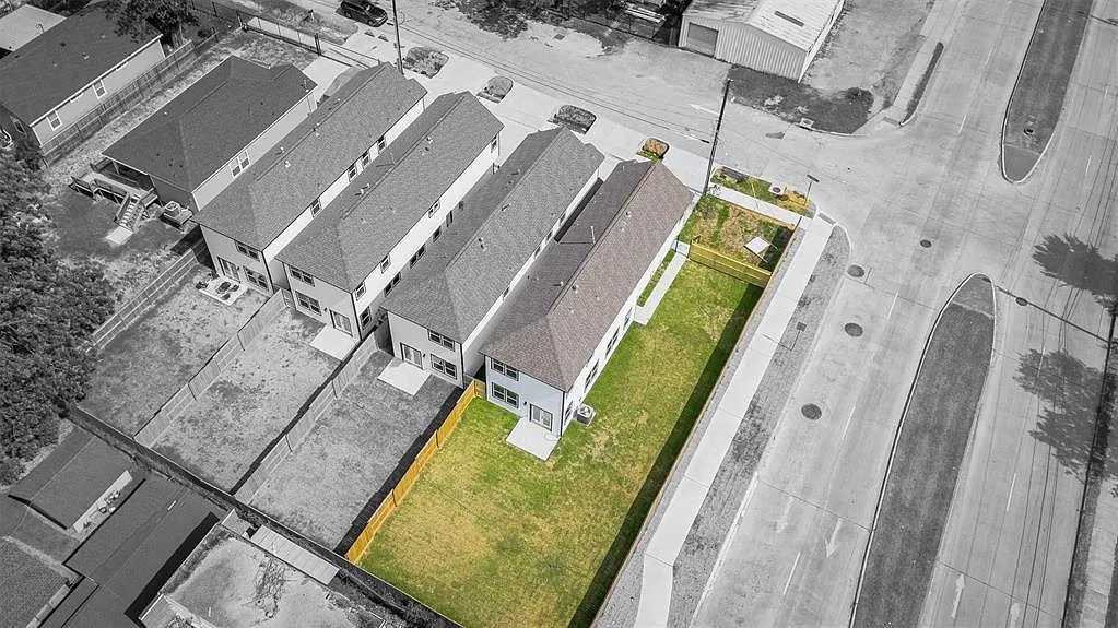 3 bed, 2.5 bath, 2022 sqft, $2,200 — Photo 3