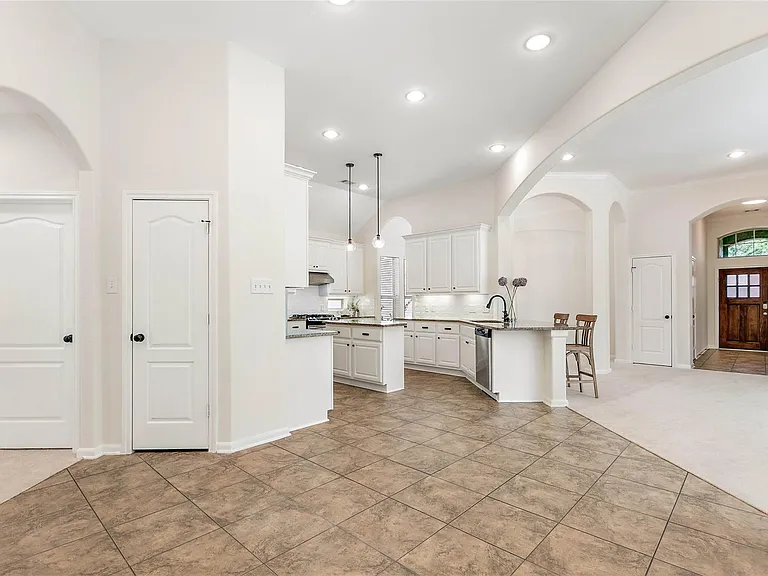 35 E Wolf Cabin Cir — Photo 17