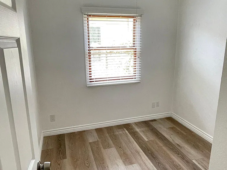 2428 Imperial Ave — Photo 7