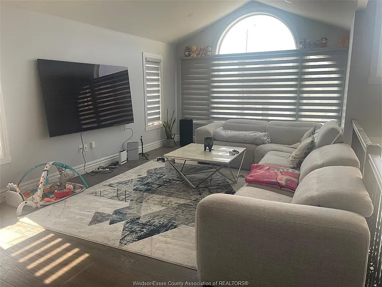 112 Kingsbridge Dr #UPPER — Photo 9