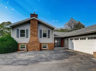 8728 Airport Rd, Middleton, WI 53562