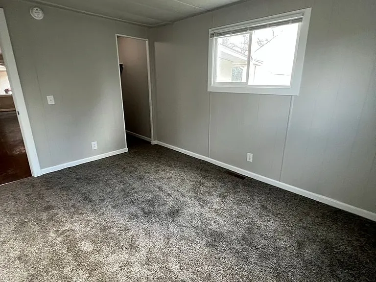 2038 Laburnum Ave #B — Photo 20