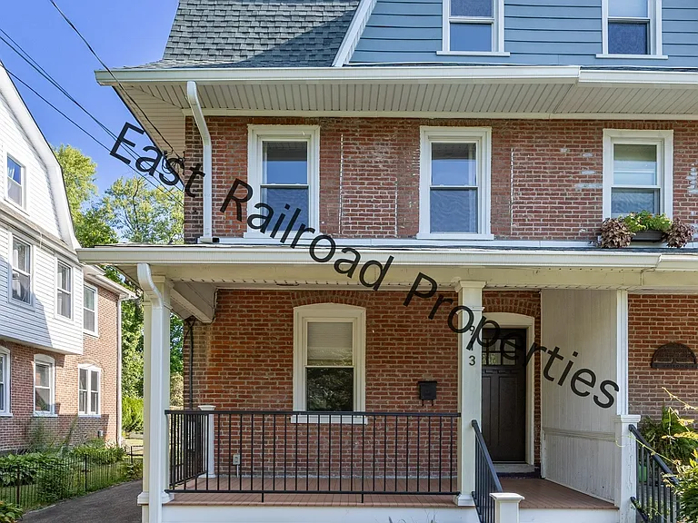 E Railroad Ave — Photo 3