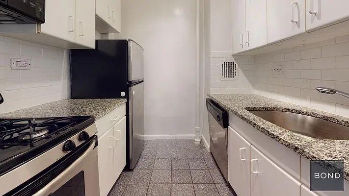 Rented by Bond New York | media 20