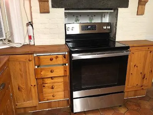 Sold by Prince Real Estate Associates LLC | media 9