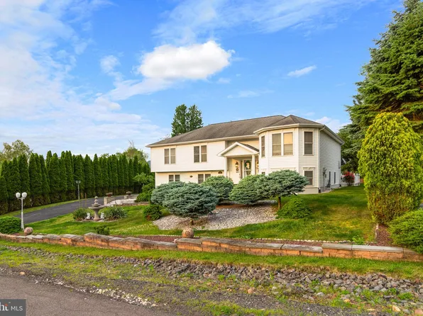 25 Makara Dr, Drums, PA 18222