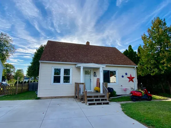 2509 18th St, Menominee, MI 49858
