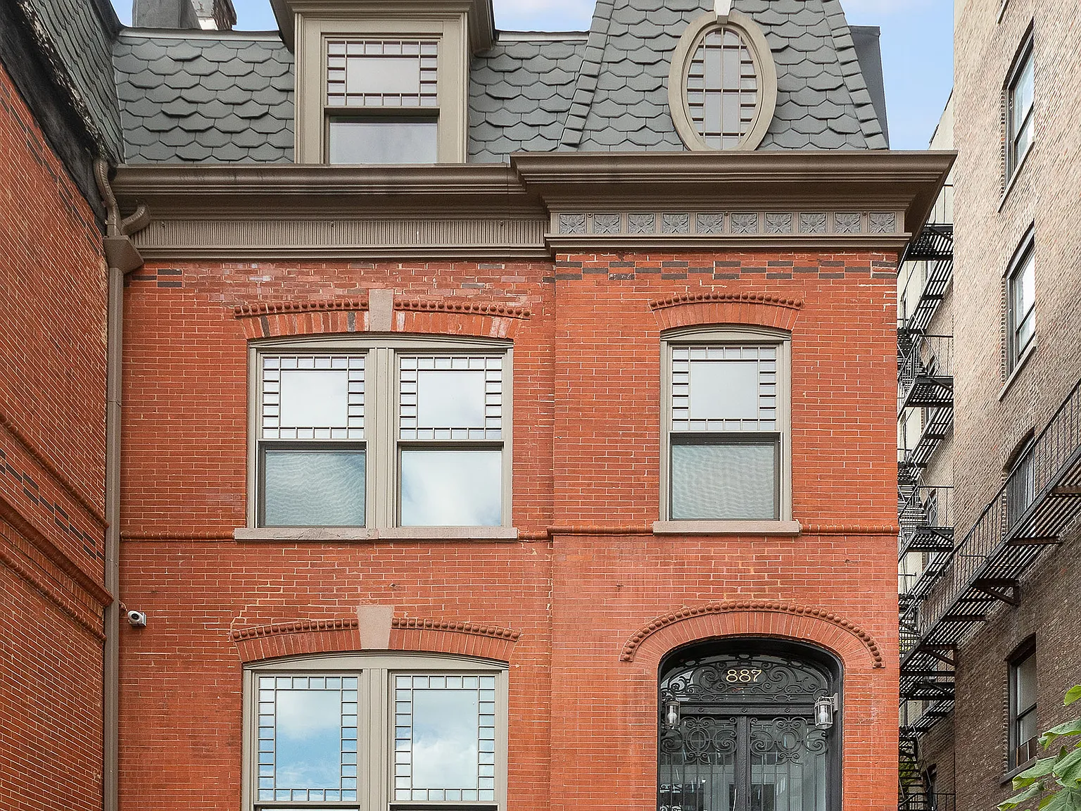887 Saint Nichlas Avenue — Photo 3
