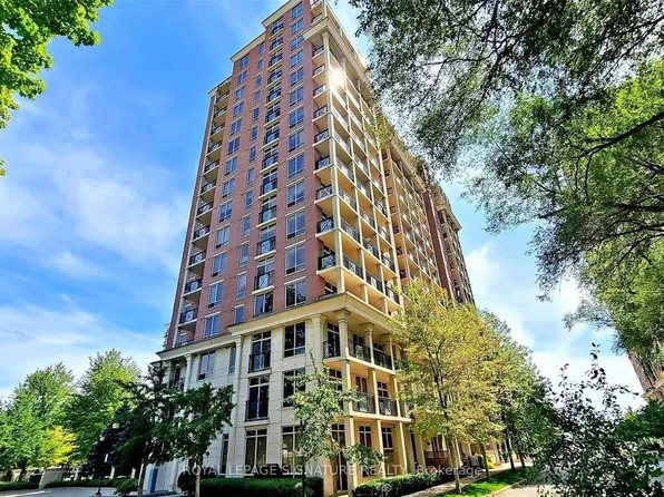 1105 Leslie St #212, Toronto, ON M3C 4G9