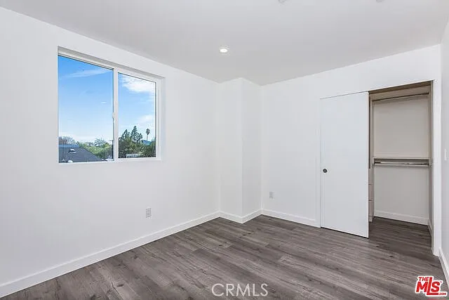 10916 Hesby St — Photo 22