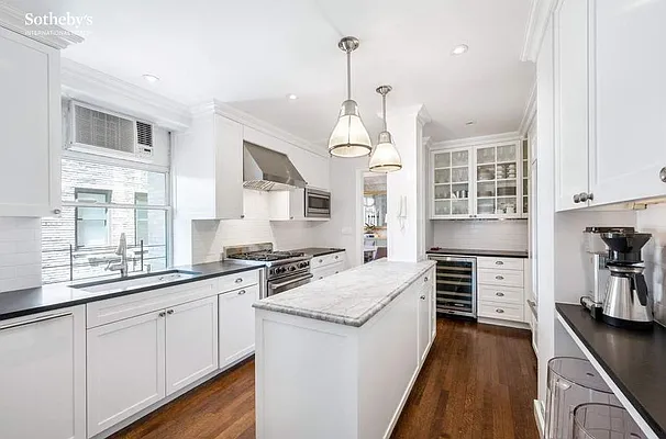 Sold by Sotheby's International Realty | media 3