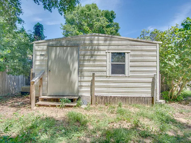 1016 W Maxwell St — Photo 17