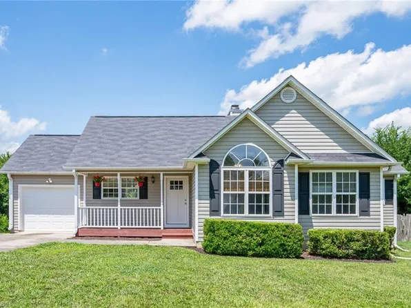 139 Elmwood St, Mocksville, NC 27028