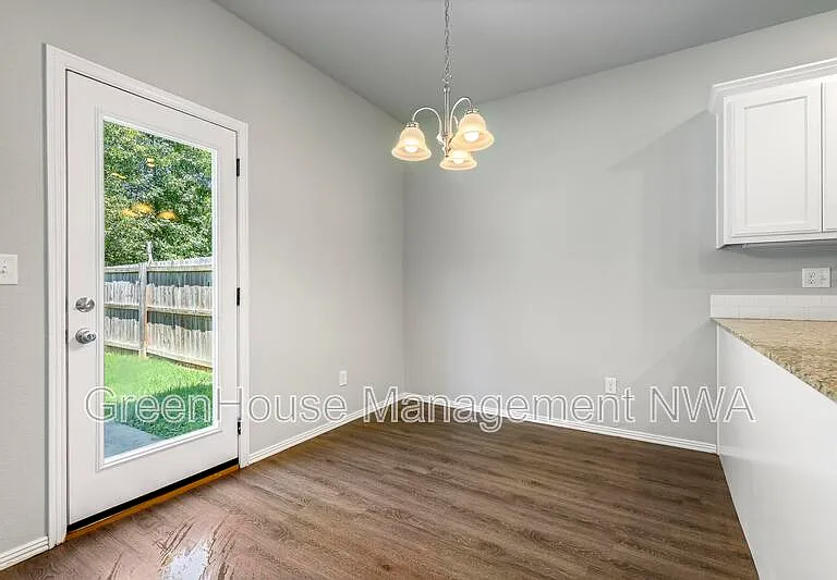 820 Baker St NW — Photo 6