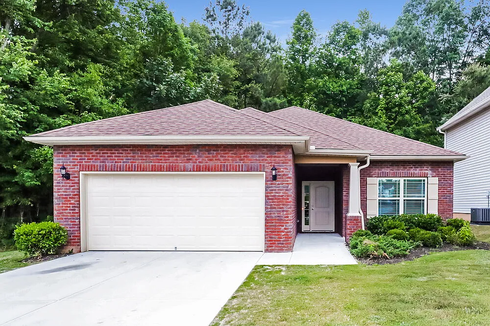 4 bed, 2.0 bath, 1935 sqft, $3,150 — Photo 1