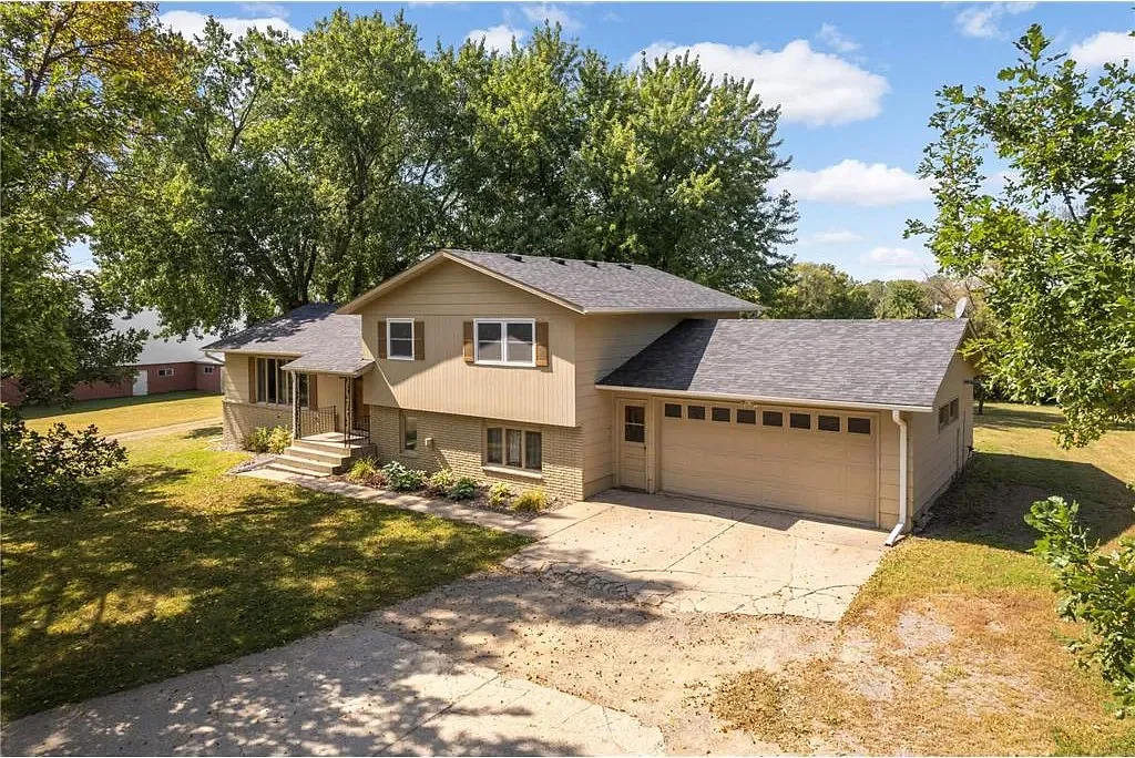 4 bed, 2879 sqft, $3,200 — Photo 1