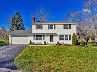 54 Maple Leaf Cir, Penfield, NY