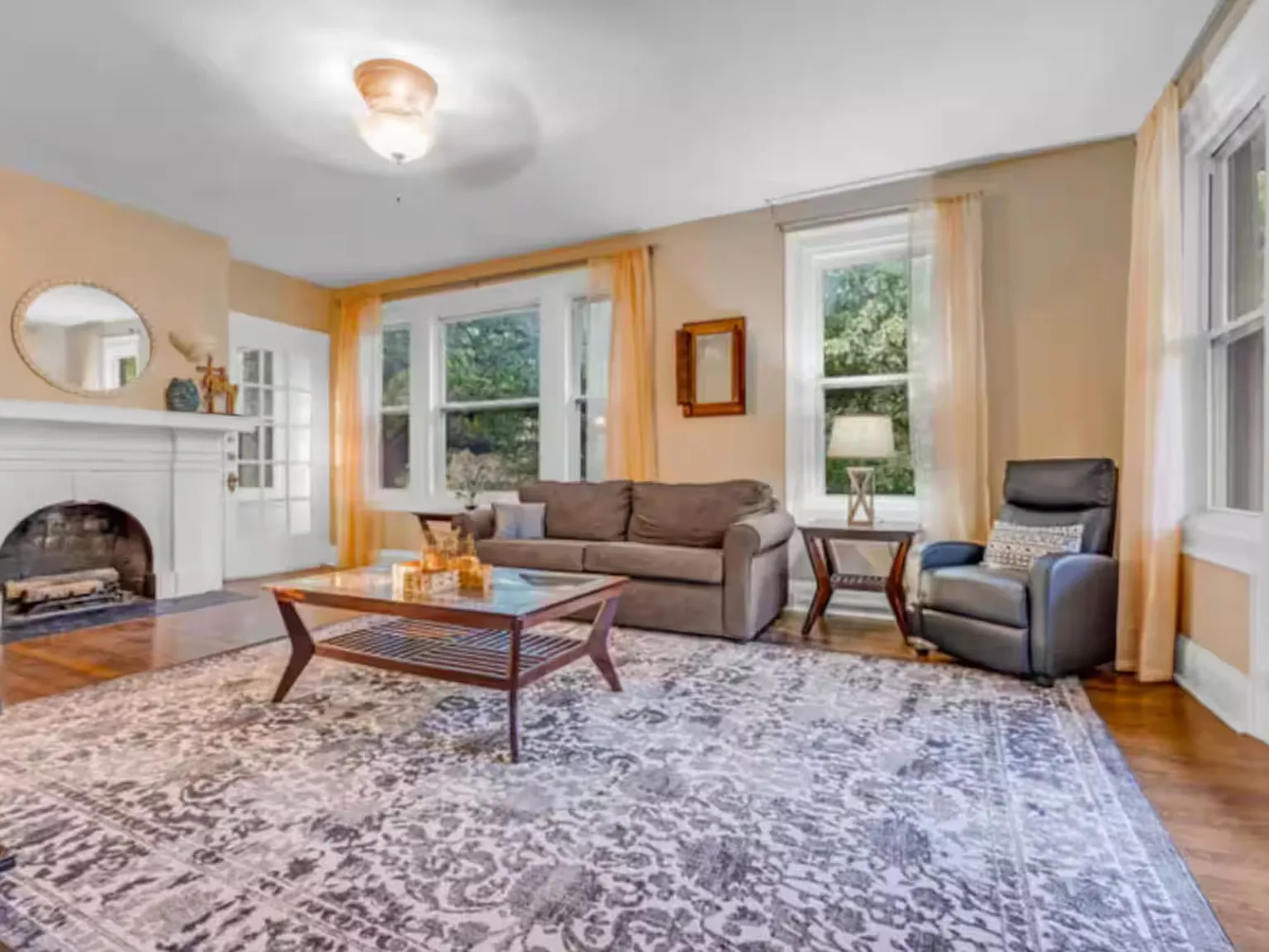 3 bed, 1832 sqft, $4,250 — Photo 2