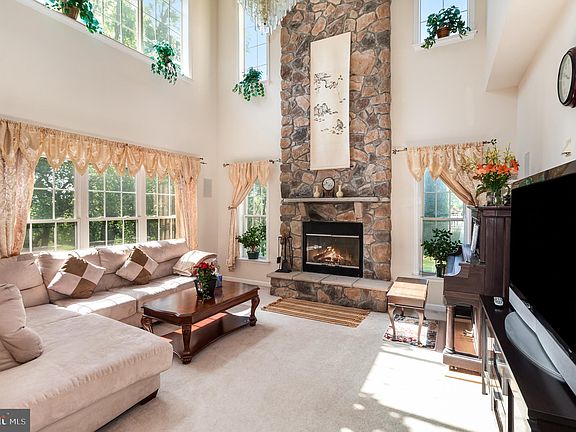 5th image of 117 Evergreen Cir
