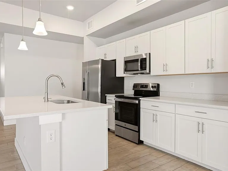 870 Columbia St — Photo 28