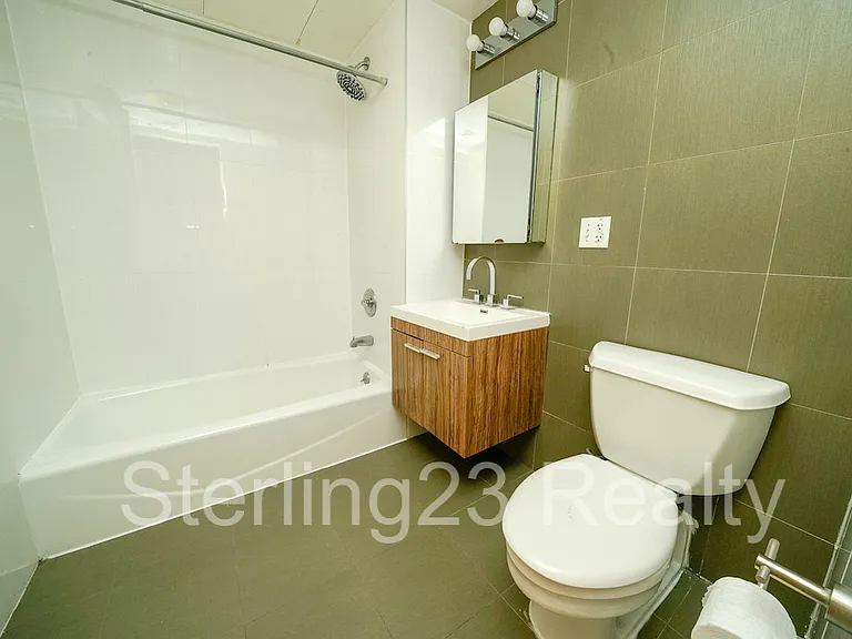 2541 22nd St #2 — Photo 11