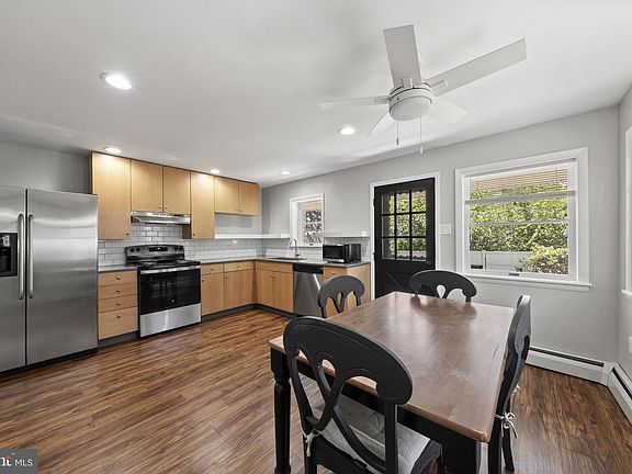5th image of 4410 Manayunk Ave
