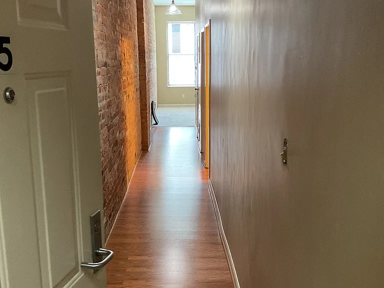 225 W 9th St #5 — Photo 10