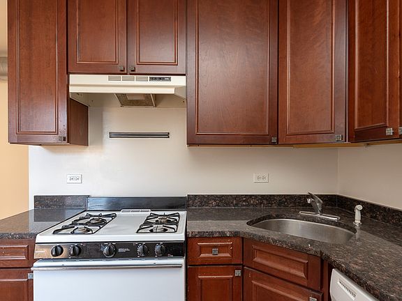 3rd image of 3323 N Lakewood Ave #Ua2