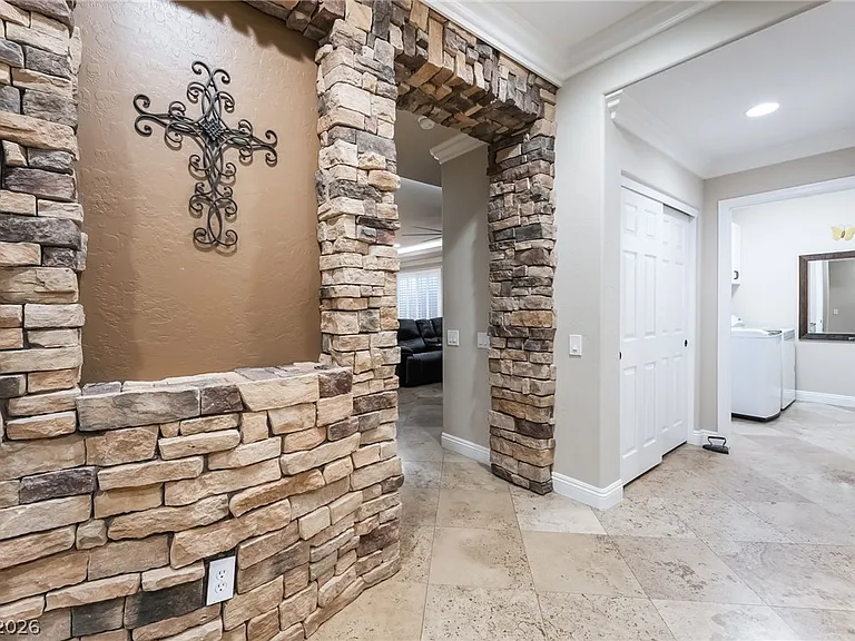 2676 Lochleven Way — Photo 37