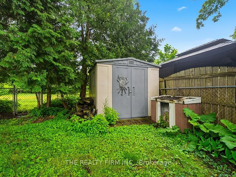 97 Springbank Dr — Photo 39