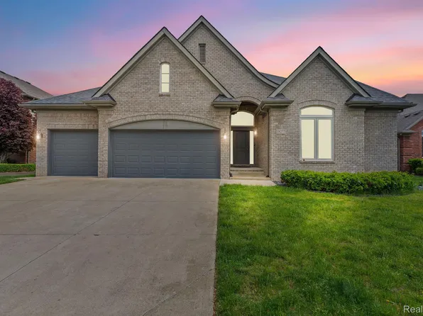 18277 Crenshaw Dr, Macomb, MI 48042